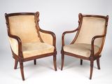 paire de fauteuils français du XIXe siècle en noyer, avec assises rembourrées