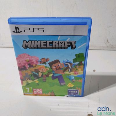un gros plan d'un jeu vidéo sur une surface blanche