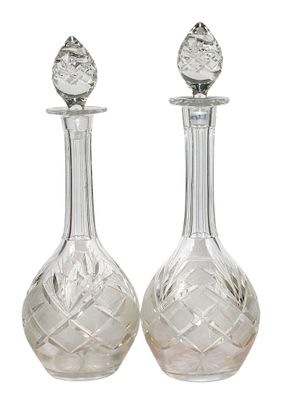 paire de carafes en cristal avec socles en argent