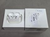 une boîte blanche contenant une paire d'AirPods
