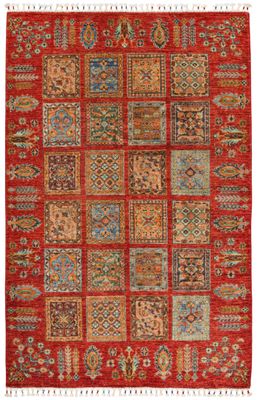 un tapis rouge orné d'un motif en patchwork