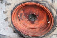 2 Roues Avant de TRACTEUR KLEBER, 9-5/9-24 (photo 3)