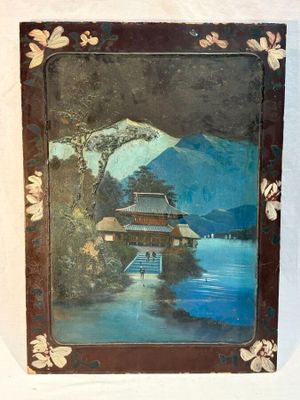 une vieille photo représentant une peinture d'une pagode au milieu d'un plan d'eau