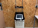 une machine qui se trouve dans le coin d'une pièce