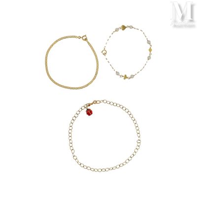 Trois bracelets Trois bracelets en or jaune 18k (750°/°°) un… - Photo 1