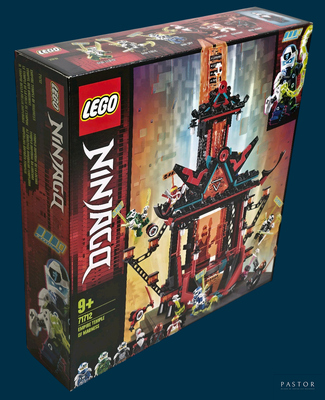 une boîte contenant un ensemble Lego Ninja