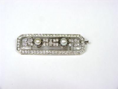 Très belle BROCHE de style Art déco à monture en platine 850…