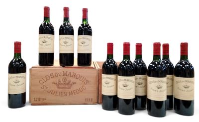 six bouteilles de vin rouge sont alignées devant une caisse en bois