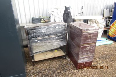 deux cartons emballés et empilés l'un sur l'autre