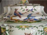 an image of a ceramic covered jar with birds on it