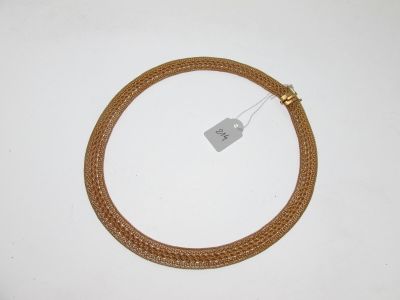 une corde marron à laquelle est attachée une étiquette