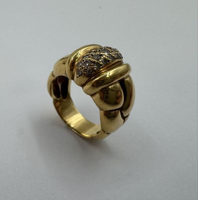 Bague jonc godronné centrée de trois lignes de diamants tail… - Photo 1