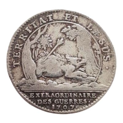 gros plan d'une pièce de monnaie sur fond blanc