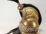 casque d'un soldat romain orné d'une plume, sur fond blanc