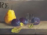 un tableau représentant une poire et des prunes posées sur une table