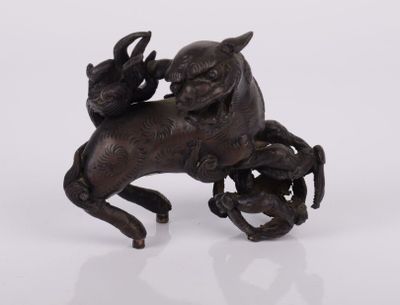 figurine en bronze représentant un cheval avec un cavalier sur le dos