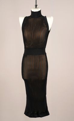 une robe noire sur un mannequin mannequin mannequin mannequin mannequin mannequin mannequin mannequin mannequin mannequin