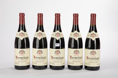 six bouteilles de vin rouge alignées