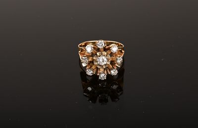 Bague Années 50 en or jaune 750/1000ème décor floral stylisé