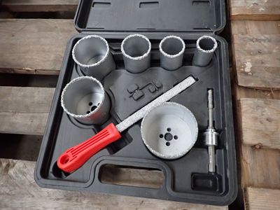 l'image d'une boîte à outils contenant des outils
