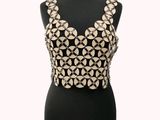 gros plan d'une robe sur un mannequin mannequin mannequin mannequin mannequin mannequin mannequin mannequin mannequin