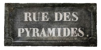 an old sign that says rue des pyramidides on it