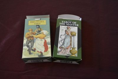 Deux Jeux LO SCARABEO : Tarot of the Master ; BRUEGEL.