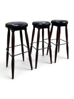 Suite de trois tabourets de bar.