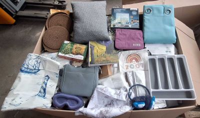 107 / 1 palette de 117 kg de mix (perles de cire, hous…