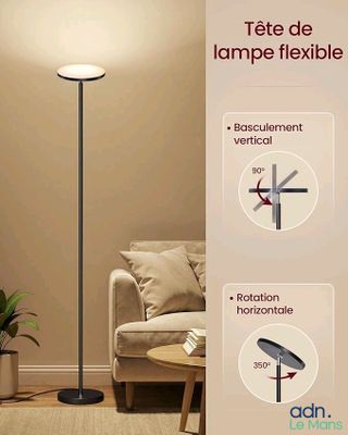 une photo d'une lampe posée sur une table