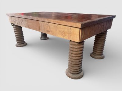 GRANDE TABLE DE VIGNERON en bois massif, la ceinture à décor de scènes - Photo 1