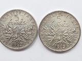deux dollars canadiens en argent, dont l'un représente une feuille d'érable et l'autre une feuille d'érable