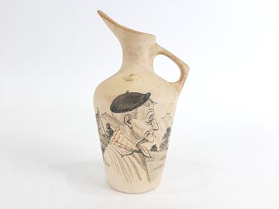 un vase avec l'image d'un homme dessus