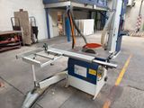 a machine that is sitting in the middle of a building