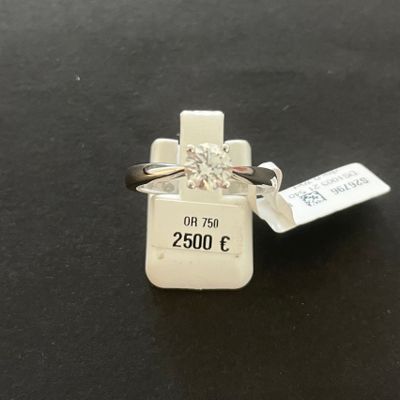 a ring that is sitting on top of a tag