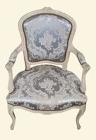 Paire de fauteuils à dossier violonné en hêtre laqué blanc à… (photo 2)