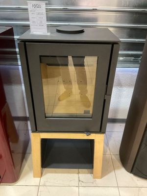 un petit réchaud exposé dans un magasin
