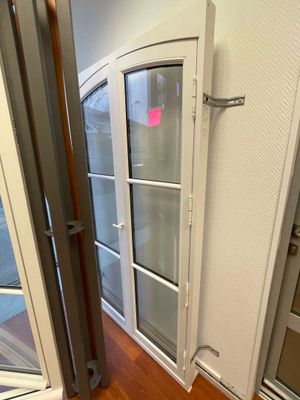 VENDU SUR DESIGNATION. 1 porte double vitrée avec cadre bois…