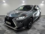 Le nouveau SUV de la série Lex CX est exposé dans un showroom