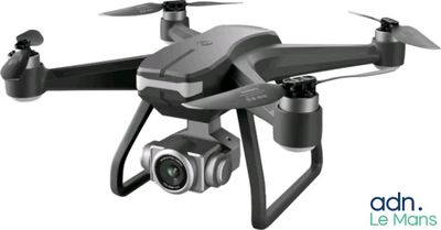 un gros plan d'un petit drone équipé d'une caméra