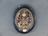 une photo d'une photo d'une horloge accrochée au mur
