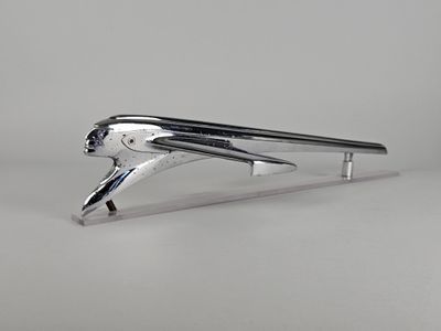 une agrafeuse posée sur une table