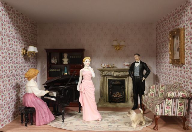 Diorama. Composition miniature, dans une vitrine en bois, vitre e...
