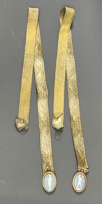 deux paires de boucles d'oreilles plaquées or, ornées de pierres d'opalite