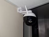 une image provenant d'une caméra de sécurité fixée au plafond