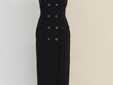 une robe noire sur un mannequin mannequin mannequin mannequin mannequin mann
