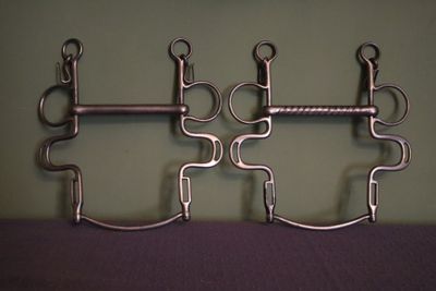 Paire de beaux MORS en acier Buxton London pattent