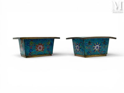 paire de vases chinois en cloisonné, ornés de motifs floraux