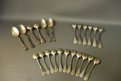a lot of silver spoons and spoon spoons on a table