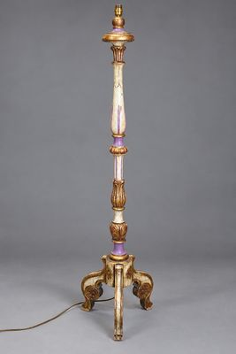l'image d'une lampe posée sur une table